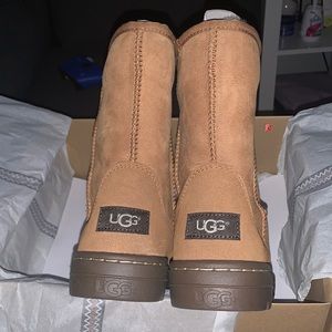 Ugg boots Brand new . Only worn to try on